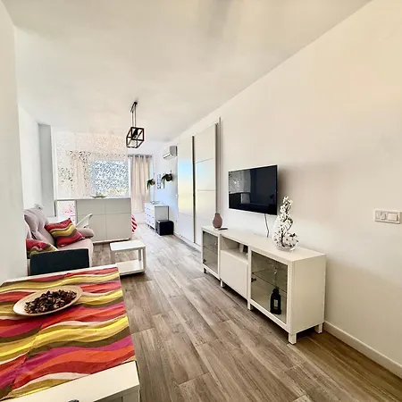 San 65 - Reformado - Centrico - 2 Min Centro - 700 M Playa - Wifi アパート トレモリノス